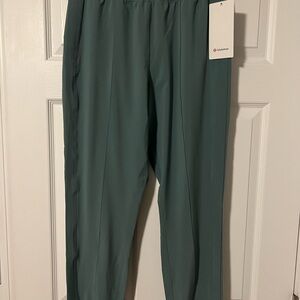 NEW w/ Tags lululemon Joggers Size 8